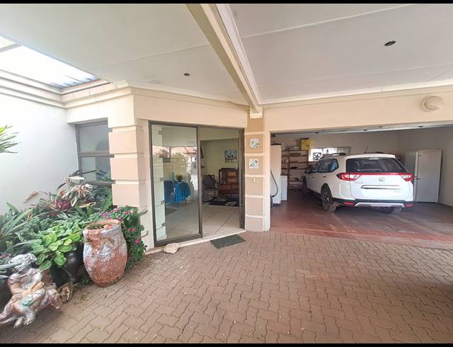 3 BEDROOM TOWNHOUSE TO LET IN ARCON PARK